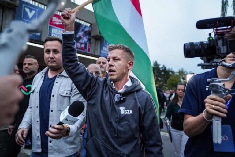 Magyar Péter: Orbán egy ócska, piti csaló szintjére süllyedt